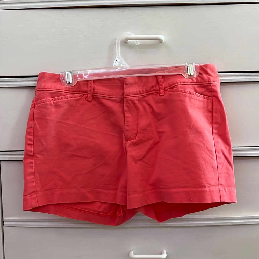 salmon colored shorts!!